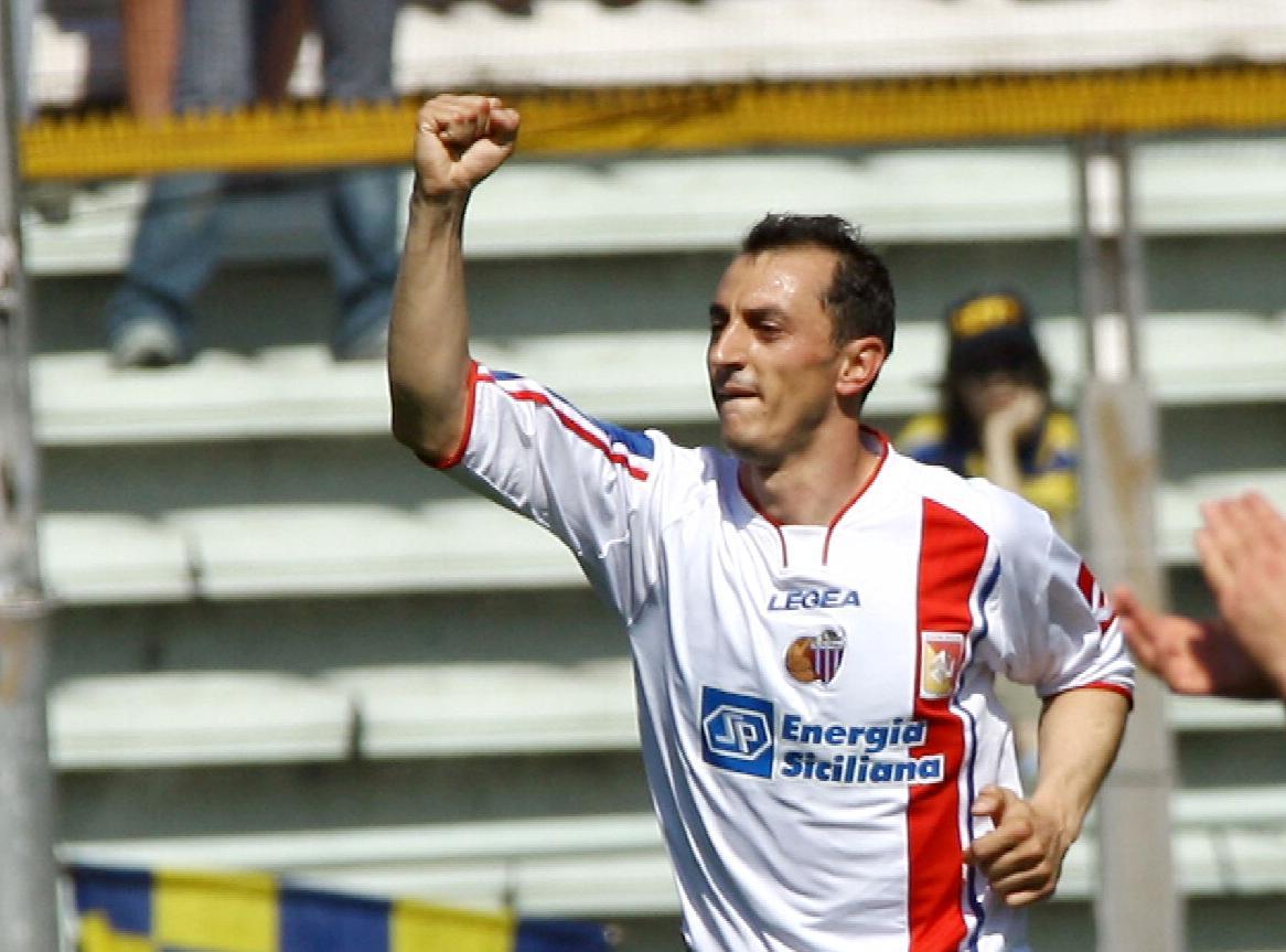 Soldi nascosti e niente alimenti: nei guai ex bomber di calcio 