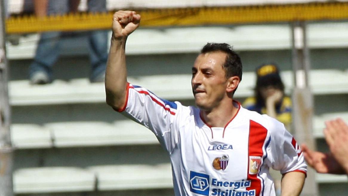 Soldi nascosti e niente alimenti: nei guai ex bomber di calcio