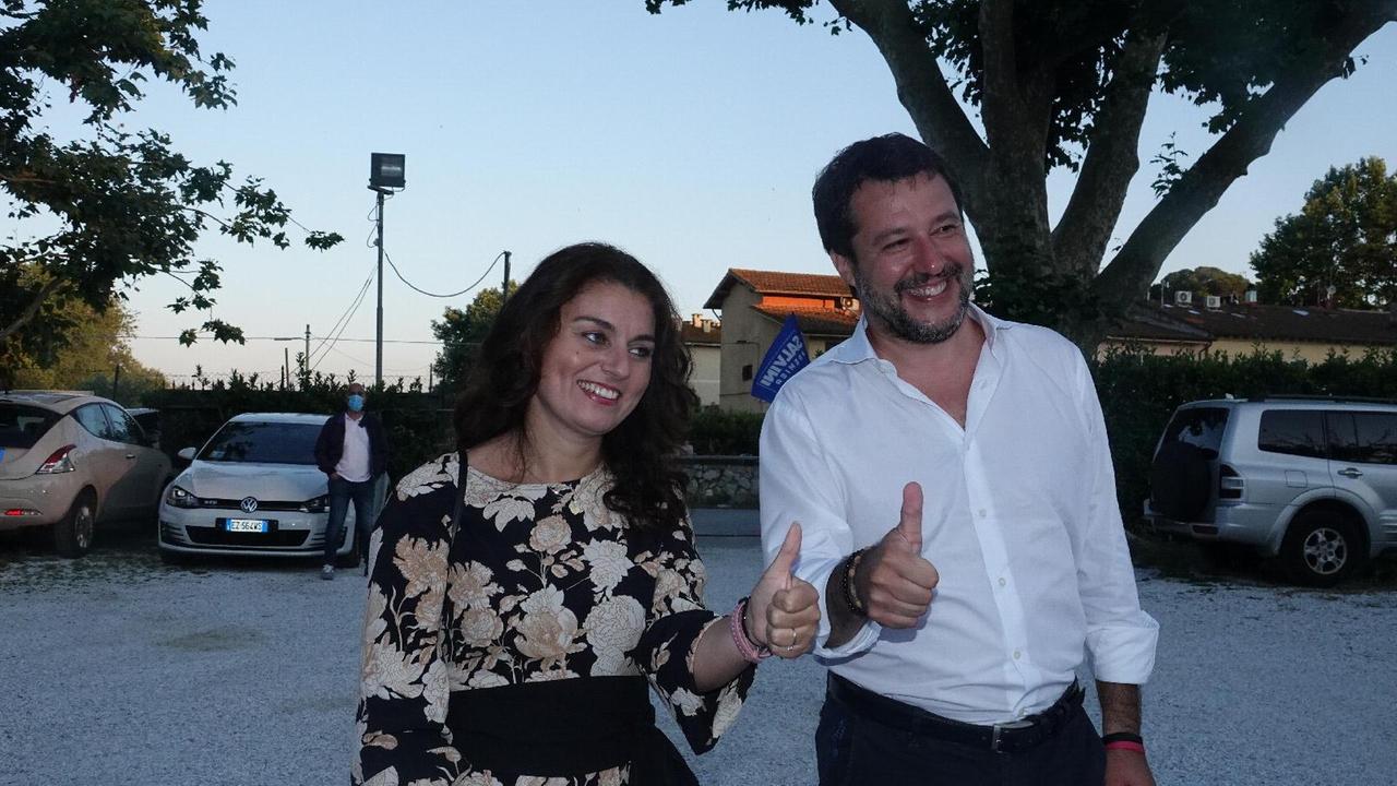 L'abbraccio con Salvini, la cena da "Fiaschetto" e le prime promesse: parte così la sfida di Ceccardi a Giani