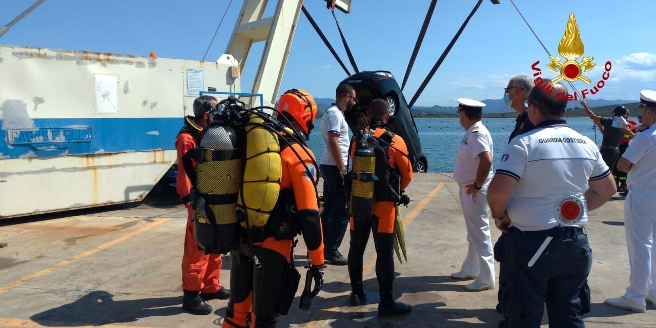 Olbia, finisce in mare con l'auto: salvato da alcuni giovani 