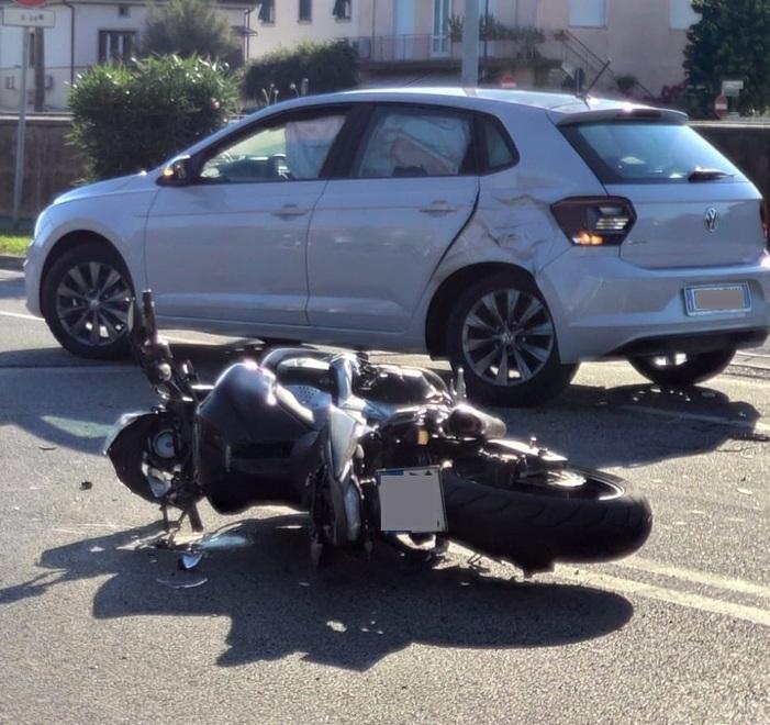 Grave a Cisanello un 26enne dopo lo scontro auto-moto