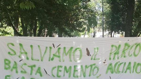 I comitati: «Montagnola, pronti a bloccare il cantiere»