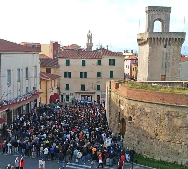 Di nuovo in piazza per un flashmob «La maggioranza onori gli impegni»