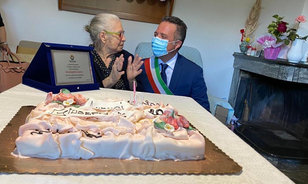 Nonna Giuseppina e le 100 candeline