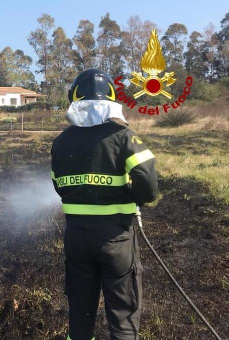 Fiamme a Ozieri e nella Nurra, paura per case e aziende