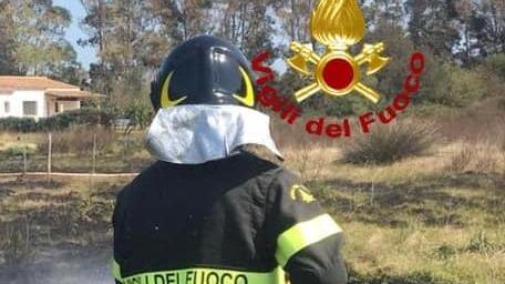 Fiamme a Ozieri e nella Nurra, paura per case e aziende