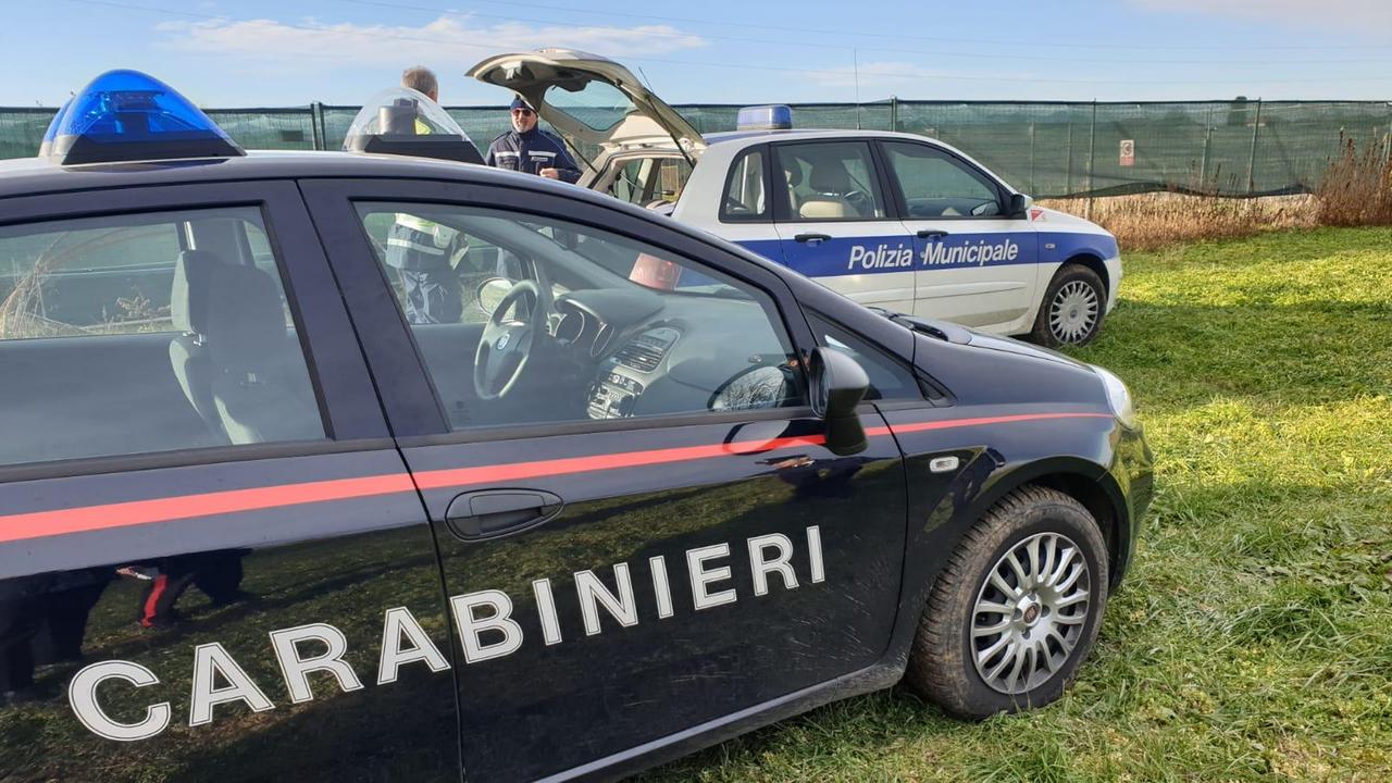 Droga sotto il materasso e nascosta nell'auto, due giovani fratelli nei guai