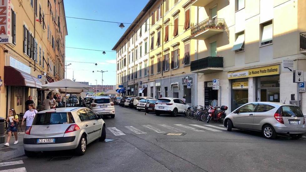 Borgo Cappuccini diventa pedonale la sera, ma i residenti non ci stanno: «Pronti alla sommossa»