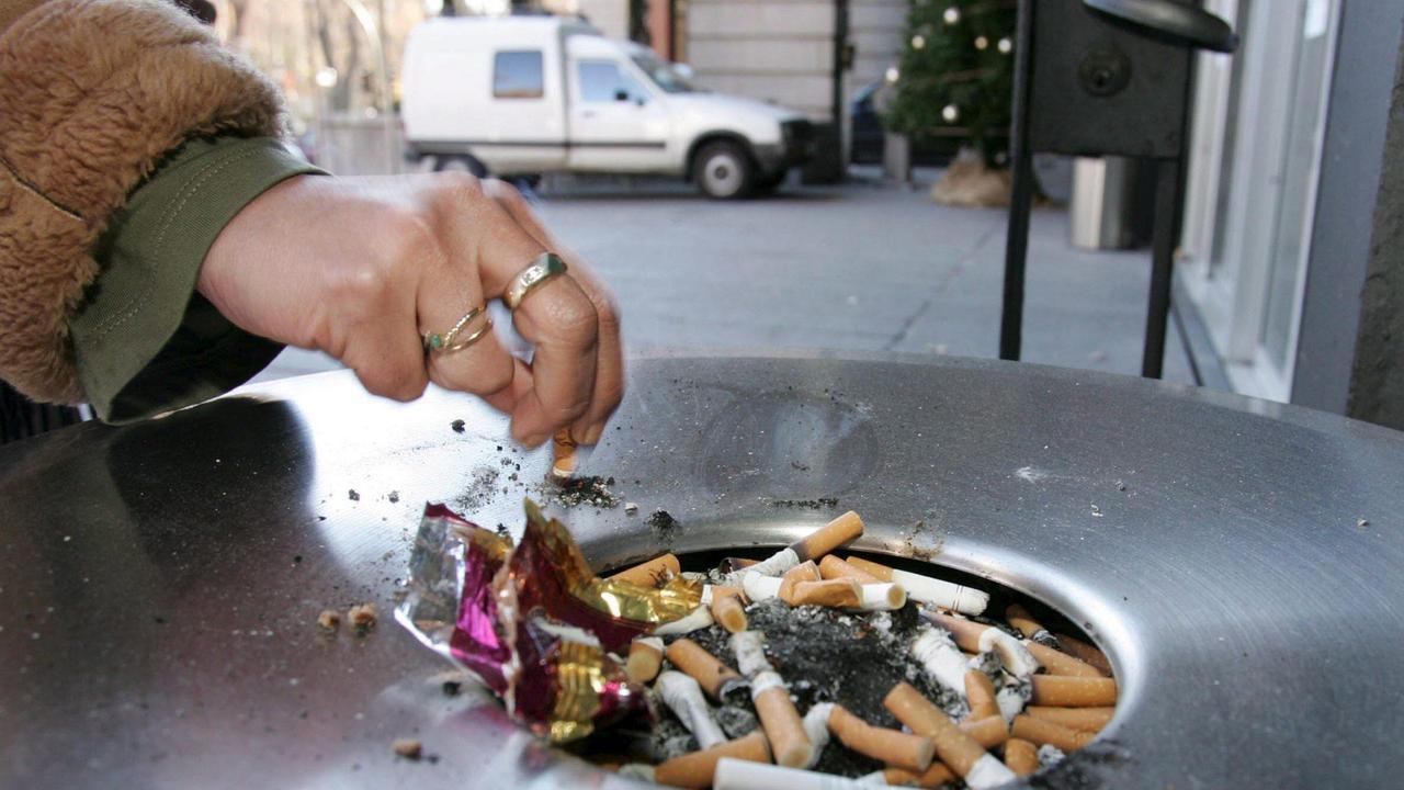Sassari, vietato fumare in coda in aree pubbliche, nei parchi e nei giardini