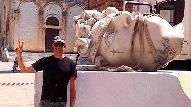 Le sculture tatuate di Fabio Viale fanno subito spettacolo