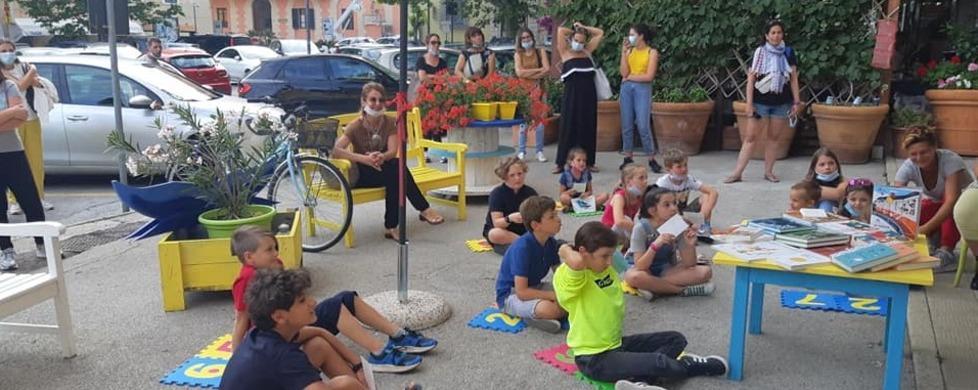 Un successo il primo flash mob dedicato allo scrittore Rodari 