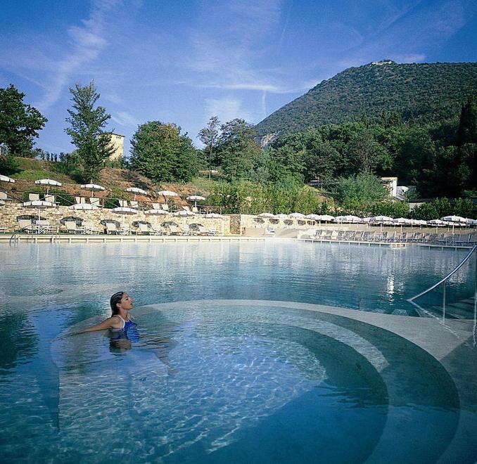 Grotta Giusti, la piscina riapre il 10 luglio 