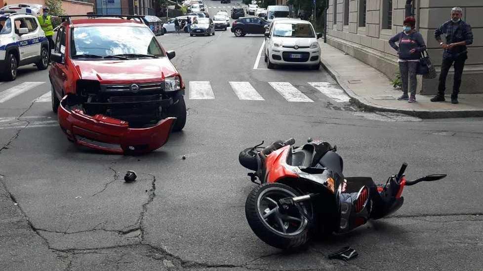 Un 19enne travolto in centro