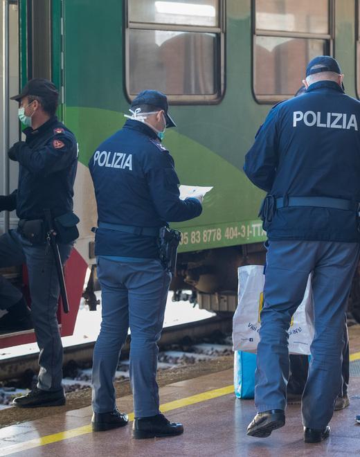 Due multati in stazione per le limitazioni Covid Erano senza mascherine 