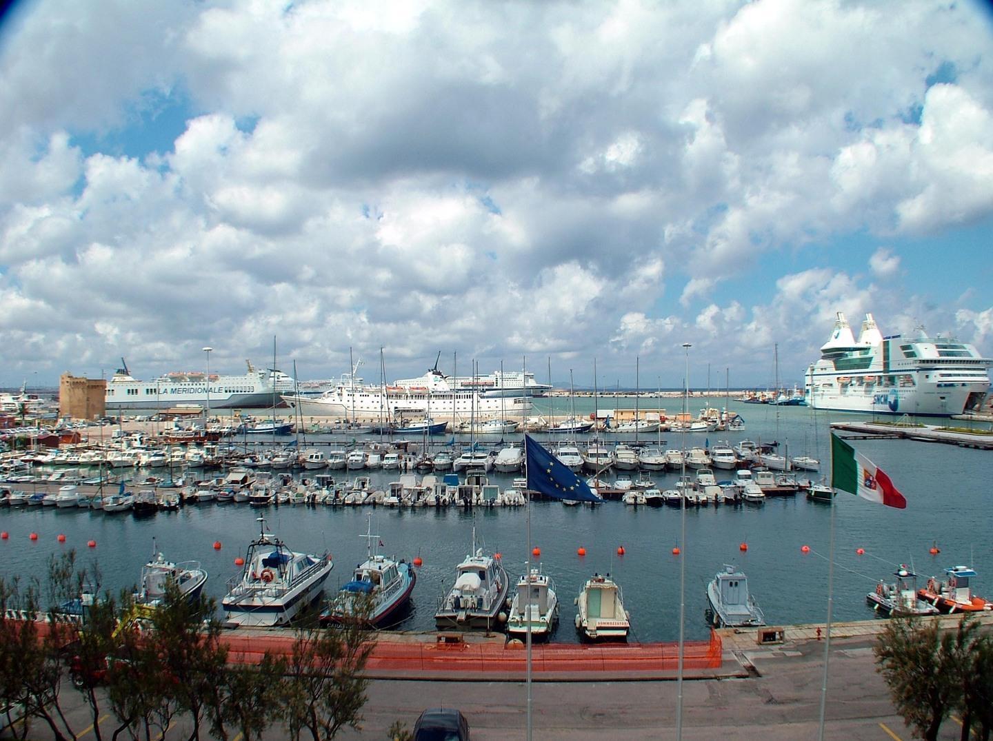 Deposito costiero di Gnl al molo Asi 