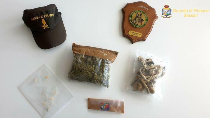 Sbarca a Olbia carico di droga, cittadino americano arrestato all'aeroporto