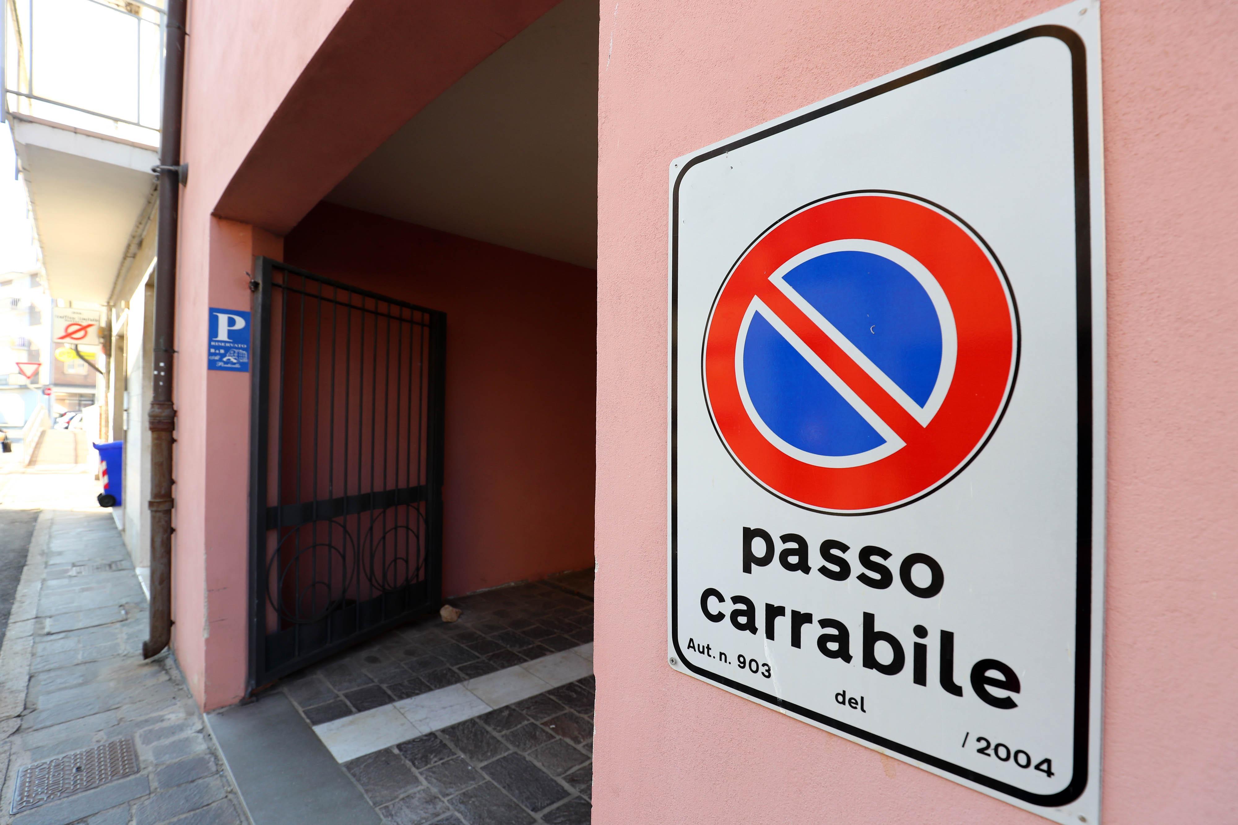 Modena, errore informatico sui passi carrabili: inviati 700 pagamenti errati