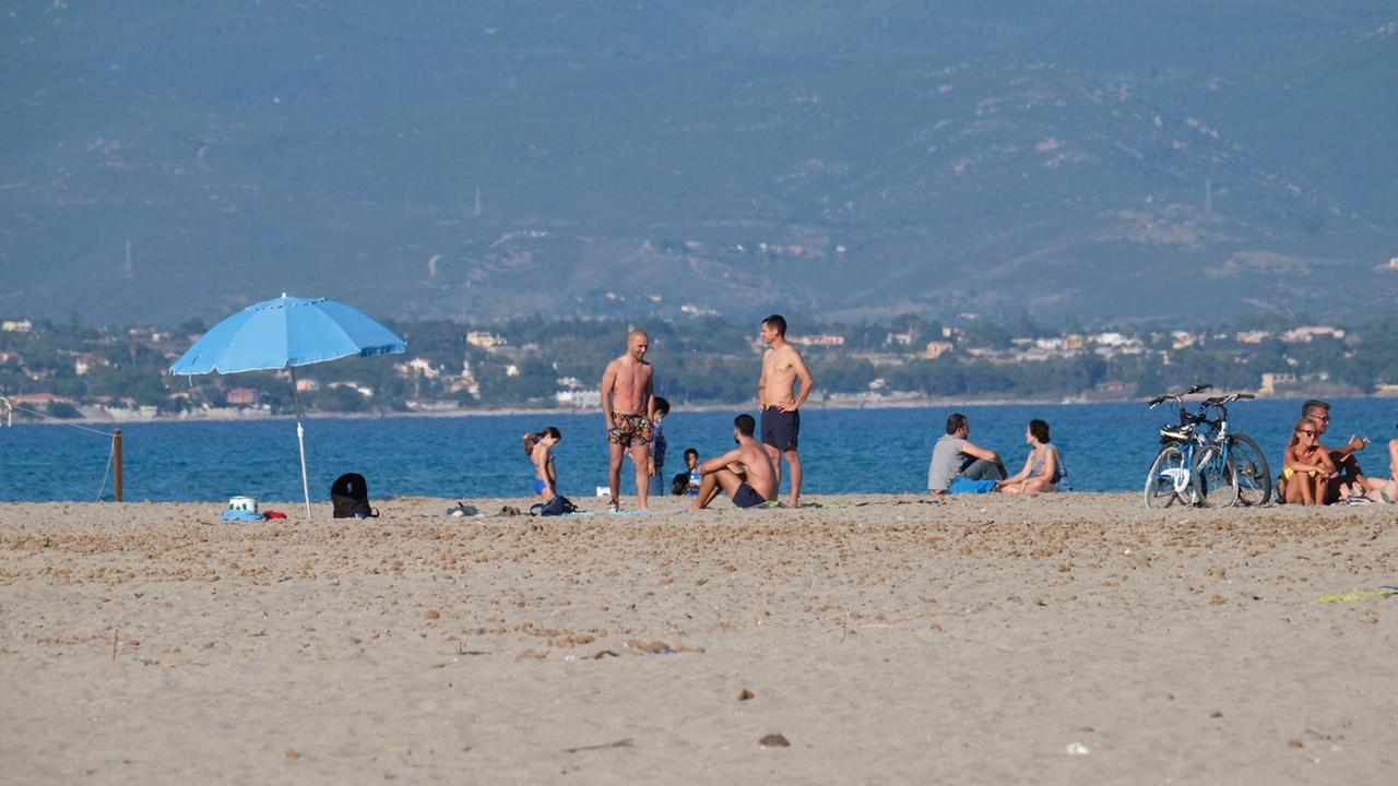 Bimba di tre anni rischia di annegare al Poetto