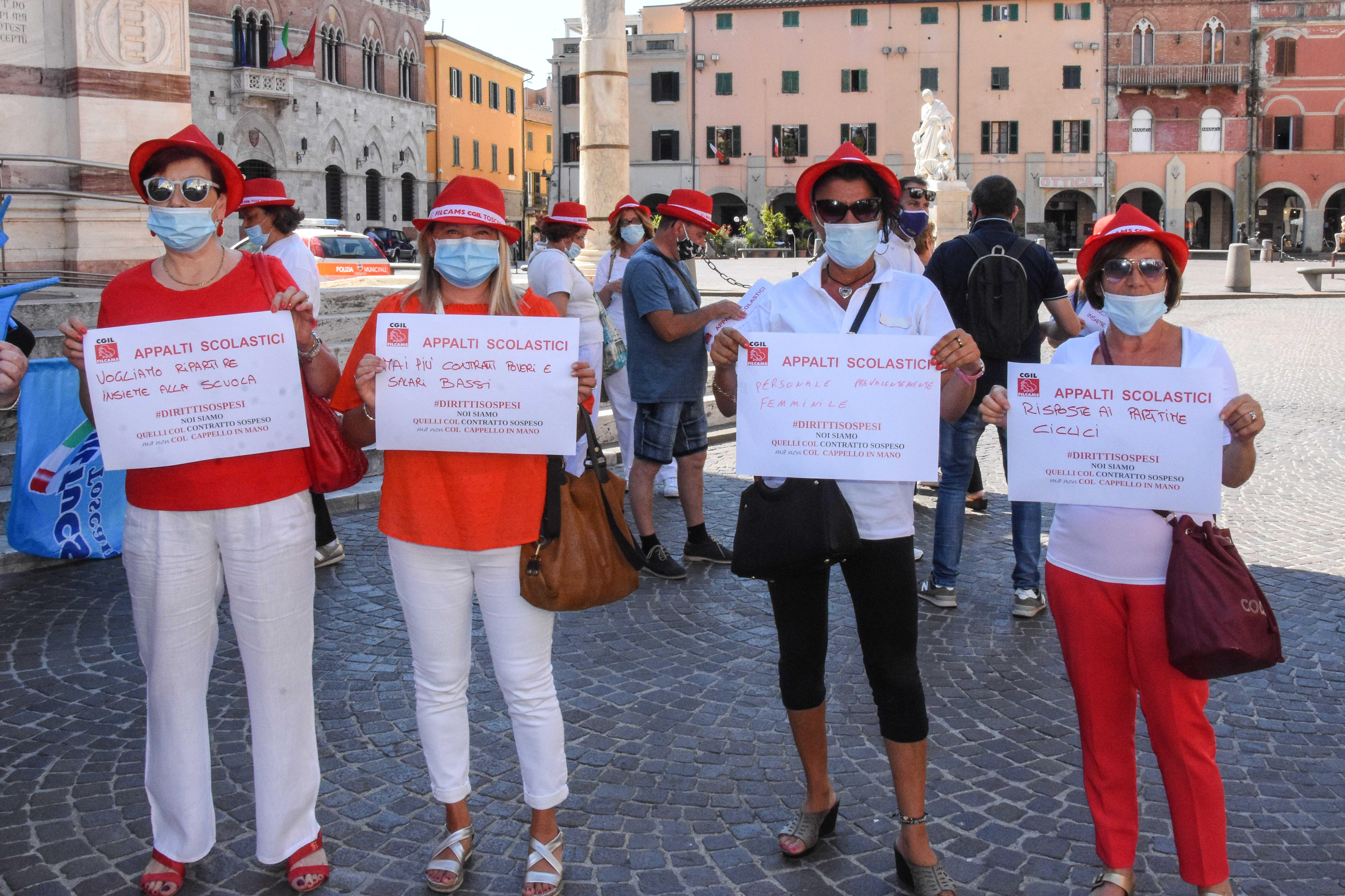 La protesta dei lavoratori delle scuole (agenzia Bf)