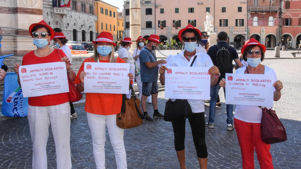 La protesta dei lavoratori delle scuole (agenzia Bf)