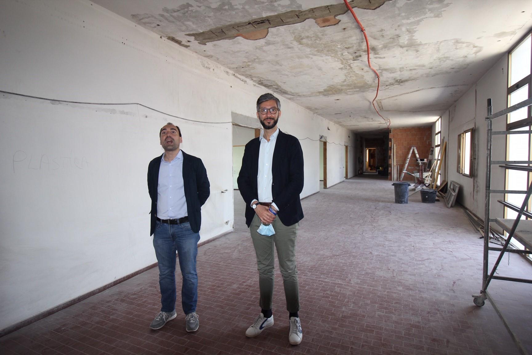 Il sindaco Simone Calamai e il presidente della Provincia Francesco Puggelli nel cantiere del Brunelleschi (foto Batavia)