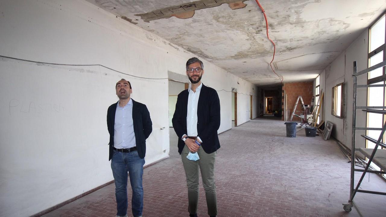Il sindaco Simone Calamai e il presidente della Provincia Francesco Puggelli nel cantiere del Brunelleschi (foto Batavia)
