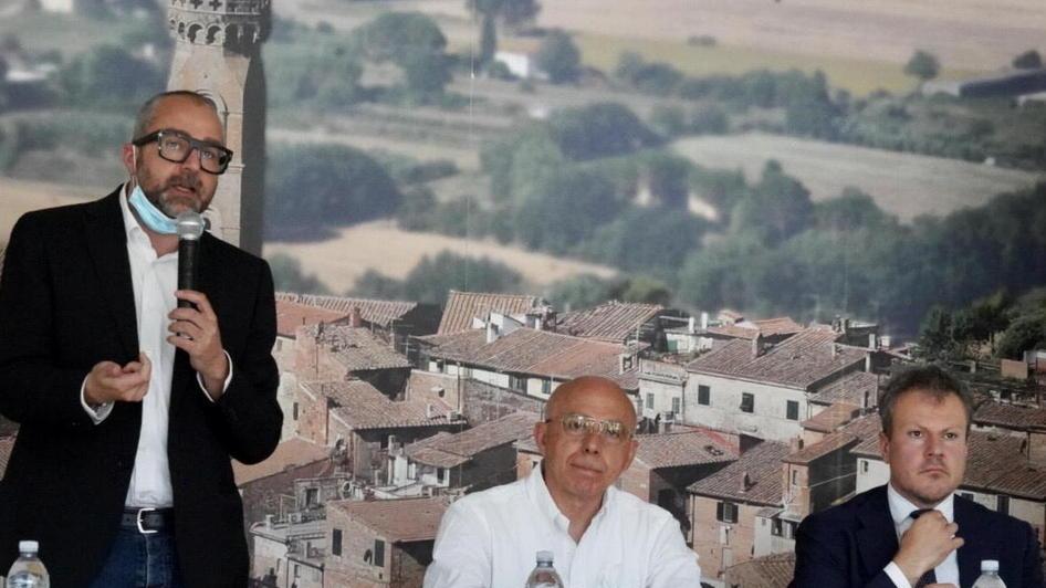Da sinistra i sindaci Matteo Franconi e Renzo Macelloni e Marco Marcatili di Nomisma (foto Franco Silvi)