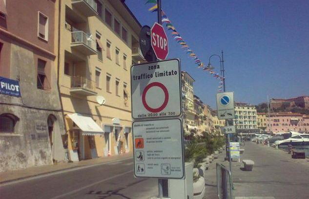 Calata chiusa al traffico, da domani il divieto serale a Portoferraio