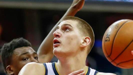 Contagiato anche Jokic stella dei Denver Nuggets