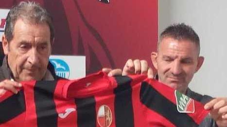Non era l’originale quella maglia rossonera mostrata da Salvini