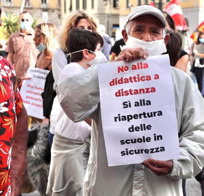 «Le scuole devono riaprire» Oggi protesta alla Terrazza