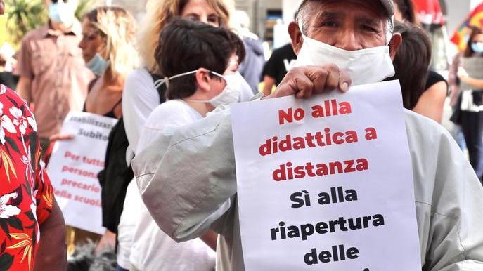 «Le scuole devono riaprire» Oggi protesta alla Terrazza