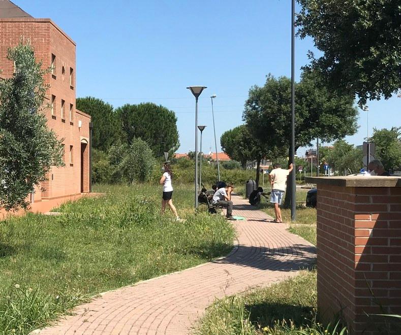 Disagi e proteste di chi aspetta per ore La coda per l’Agenzia arriva fino al cortile 