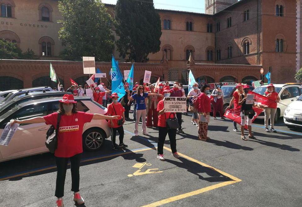 I lavoratori degli appalti senza certezze salariali e tutele 