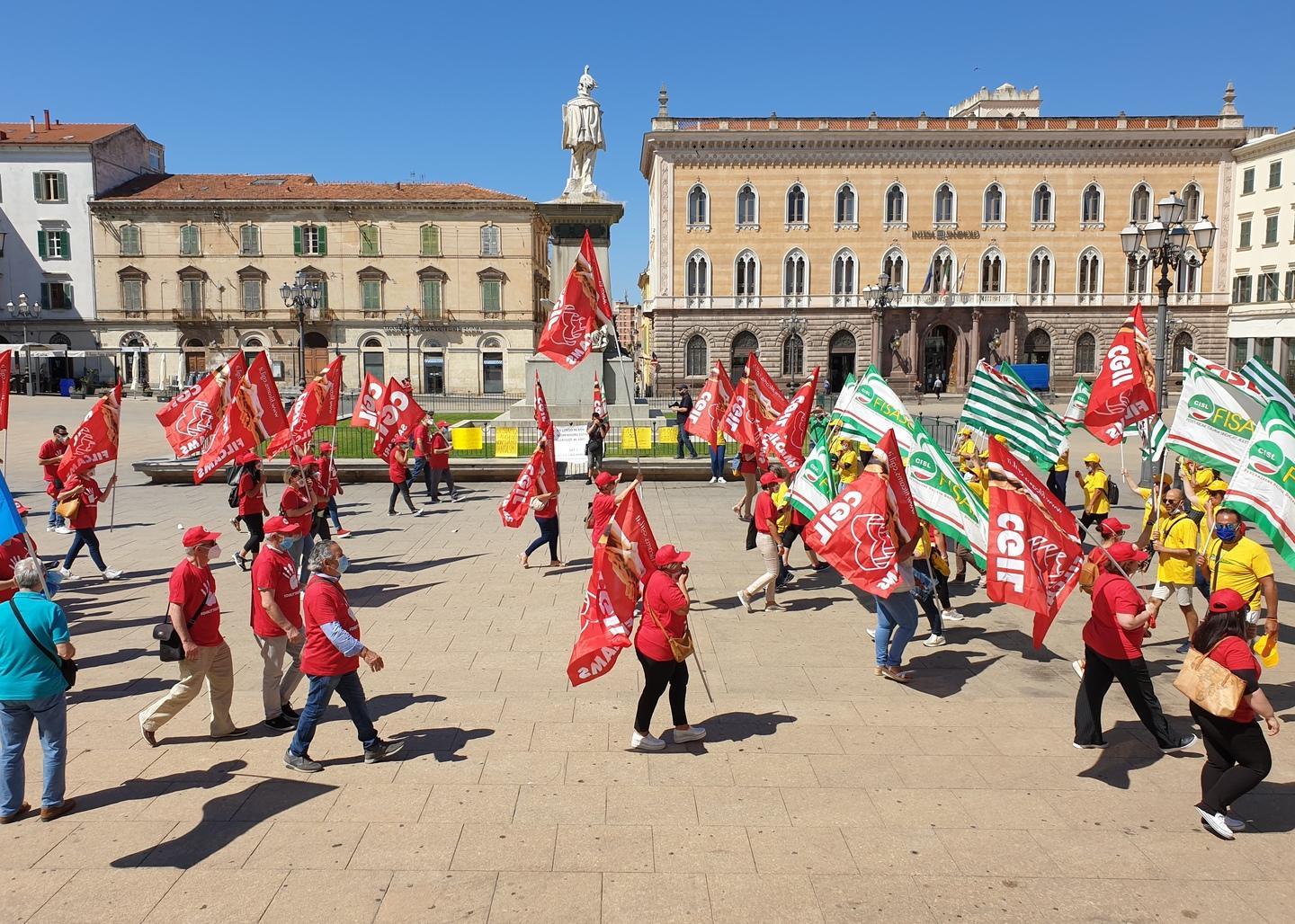 In piazza per rivendicare il lavoro 