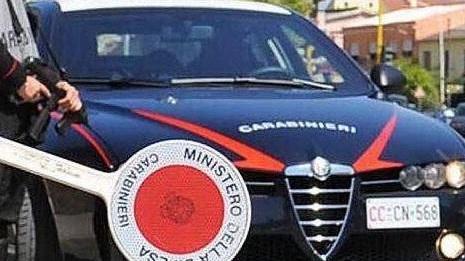 Abusata mentre l’amico stava a guardare