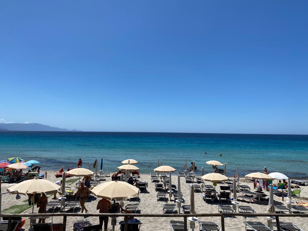 Fase 3, sos degli albergatori sardi: le compagnie cancellano i voli e i turisti non arrivano