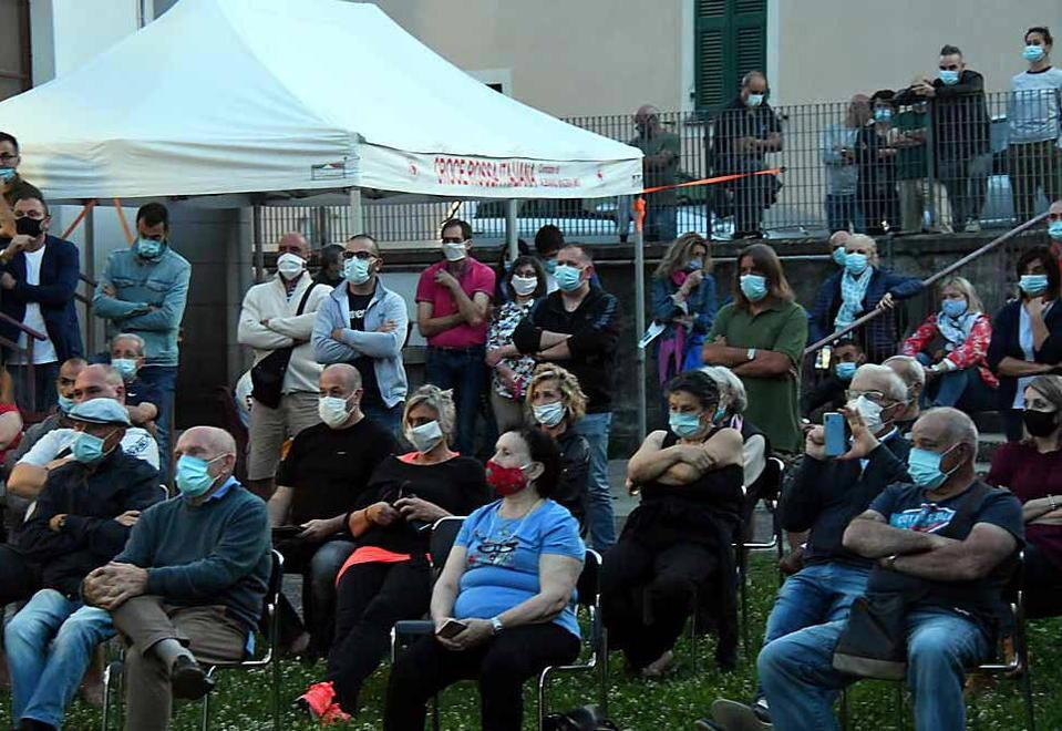 L'incontro sulle rampe nel giardino della Croce Rossa