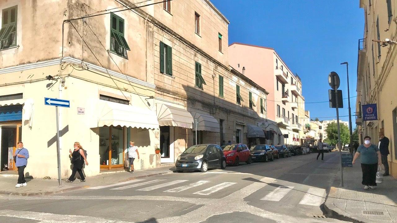 Via Cagliari dove è avvenuta l'aggressione all'ex sindaco (foto Roberto Gabrielli)