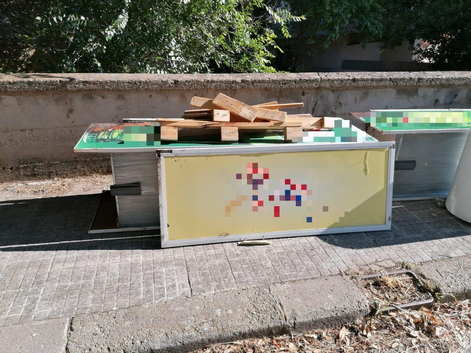 Rifiuti ingombranti in via Cedrino