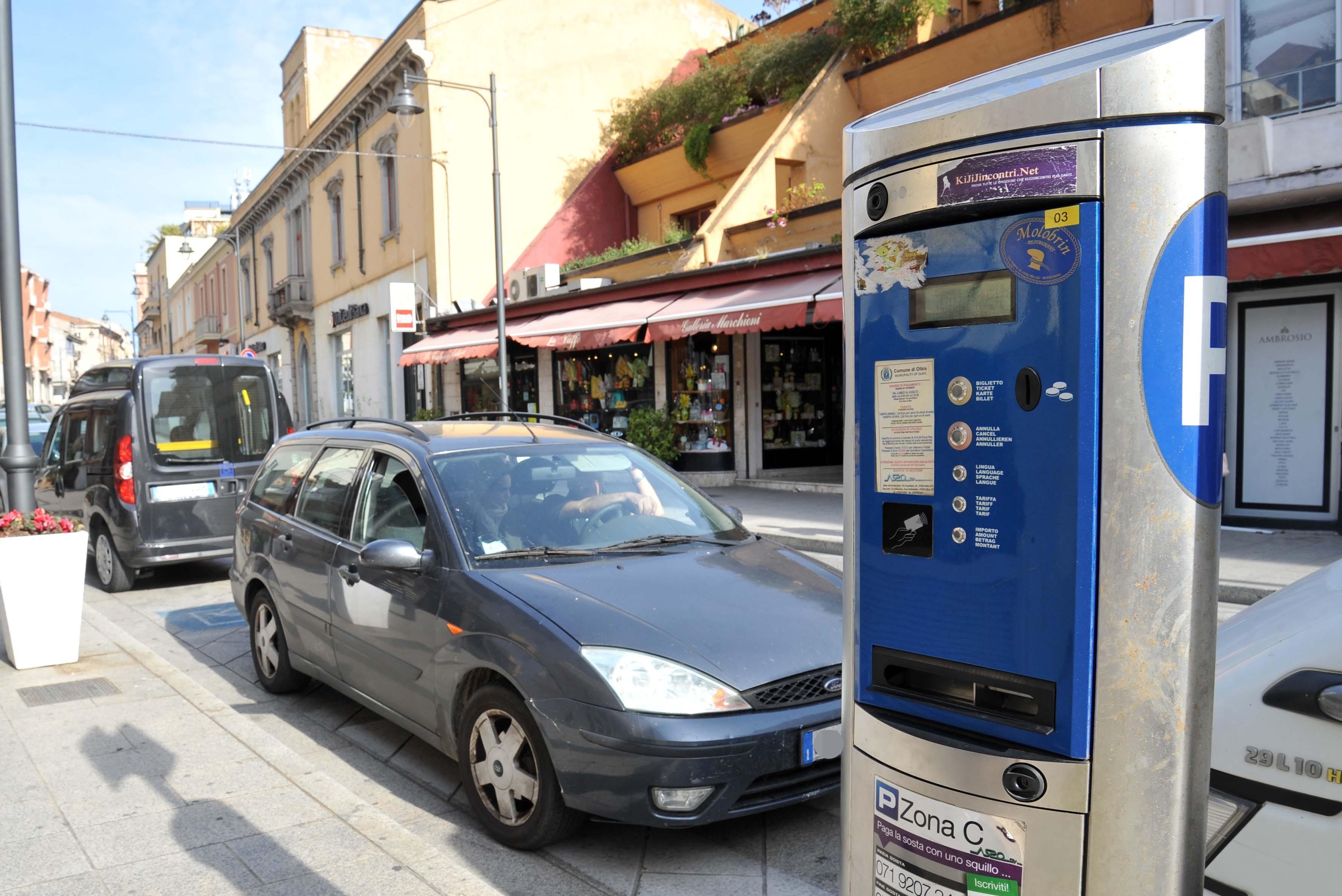 Olbia, dal primo luglio tornano i parcheggi a pagamento: tariffe dimezzate