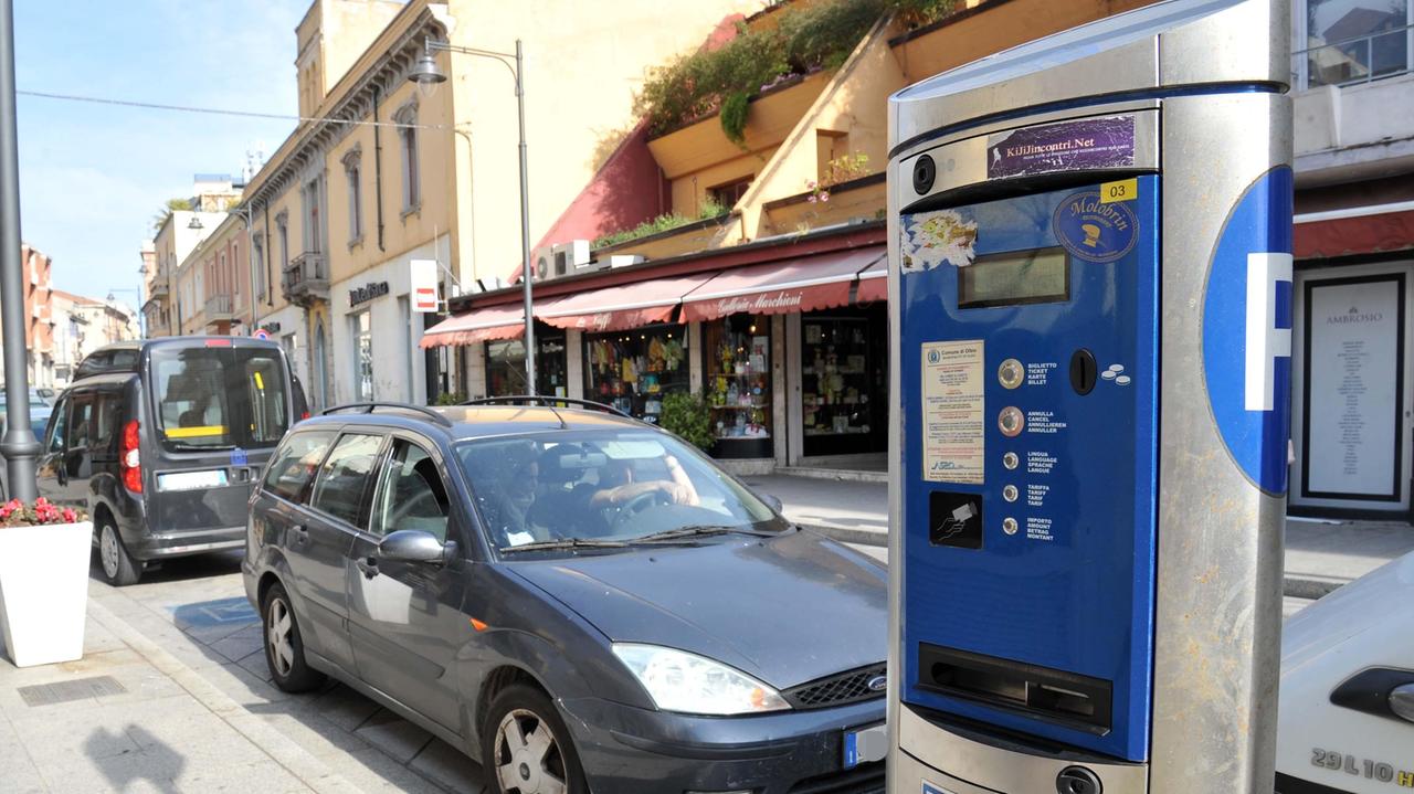 Olbia, dal primo luglio tornano i parcheggi a pagamento: tariffe dimezzate
