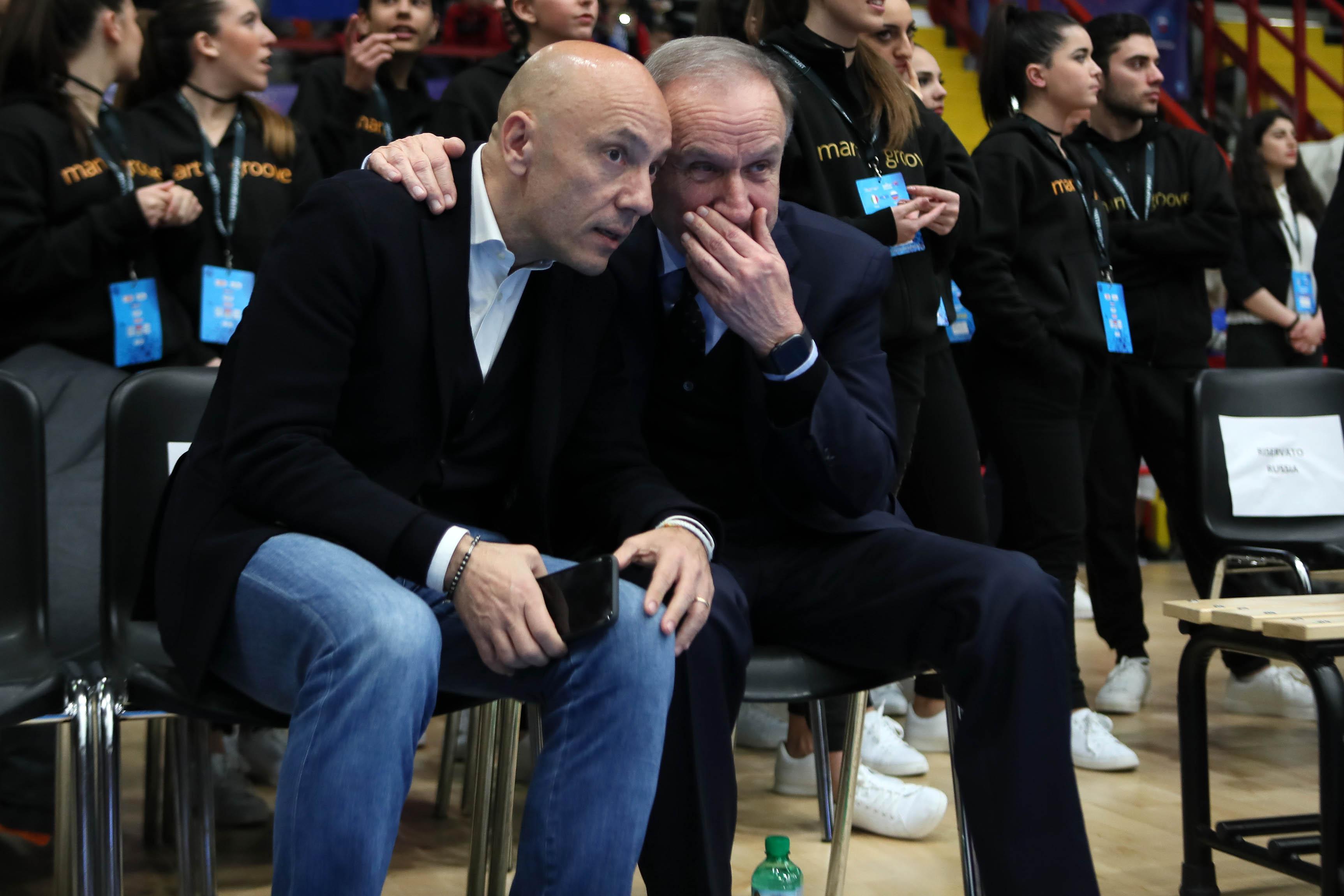 Il presidente della Dinamo Sardara con il presidente della Fip Petrucci