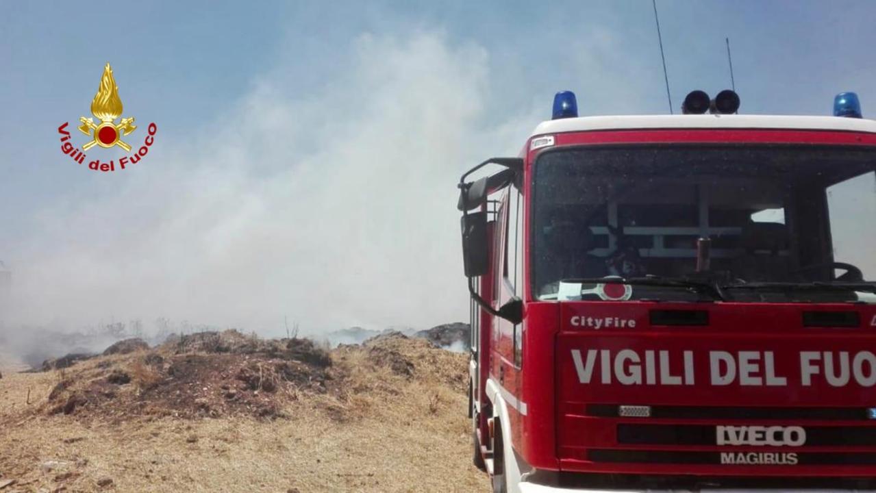 Incendi, giornata campale in Sardegna: 24 roghi