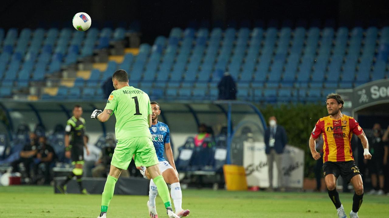 Cori finti allo stadio per l'Empoli per incitare la squadra, ma col Benevento è 0-0