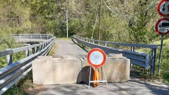Ponte di Pognana chiuso «Riapertura chissà quando»