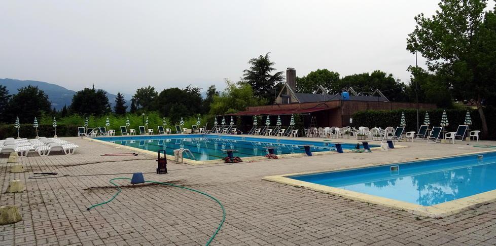 Riapre la piscina comunale a Barga con nuove regole 