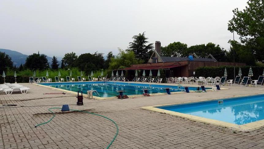 Riapre la piscina comunale a Barga con nuove regole