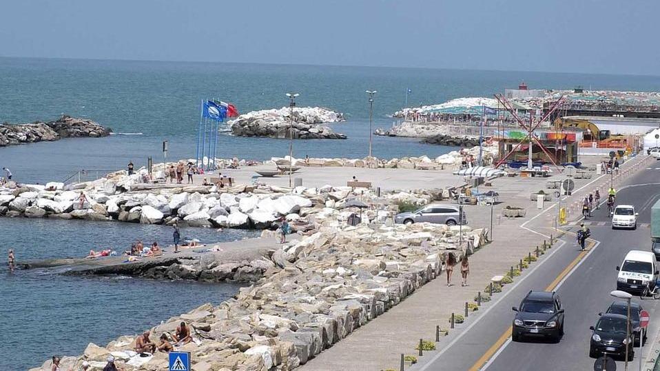 Stop alle auto sul lungomare «Vantaggi solo per pochissimi»