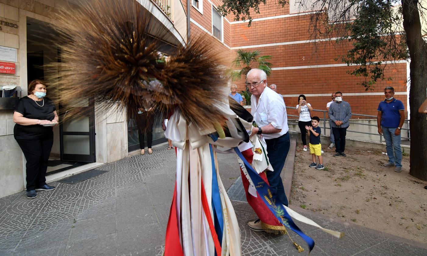 Passaggio di consegne per i contadini